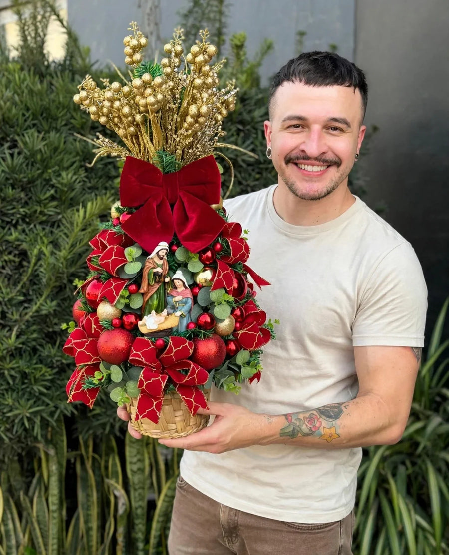 Mini Árvore Encanto de Natal | O Brilho da Fé e Elegância na Sua Mesa